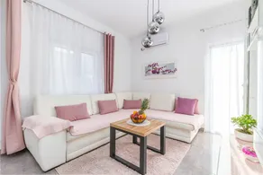 Apartment with garden, barbeque & terrace - Image 3