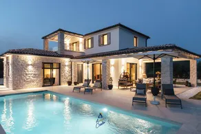 Luxury and Elegant Designer Villa with Heated Pool - Image 3