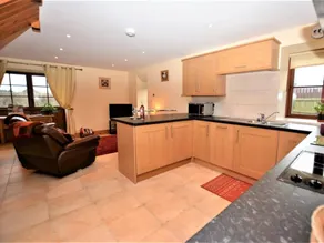 Cottage with garden - Image 3
