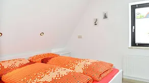 Apartment with garden - Image 4