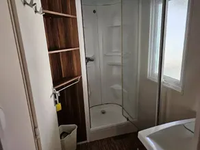 Camping with 4 views - Mobil-home Aqua 3 rooms 4 people Air-conditioned Terrace Semi-Cover TV - Image 5