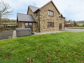 Fully equipped beautiful cottage with garden & jacuzzi | Pet-friendly - Image 3