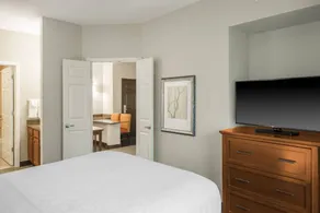 1 Queen 1 Bedroom Suite - Image 2