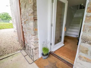Cottage with garden - Image 3