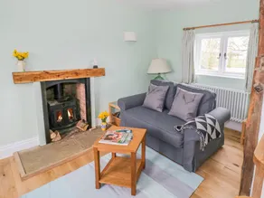 Cottage with garden - Image 3
