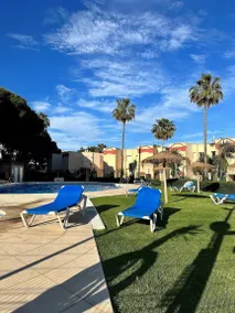 Appartement de vacances avec terrasse, piscine et jardin | Vue jardin | Idéal pour le télétravail - Image 2