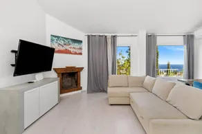 Holiday Home 'París' with Sea Views, Wi-Fi and Air Conditioning - Image 3