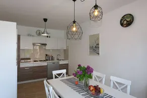 Holiday home with garden & barbecue | Sea view - Image 5