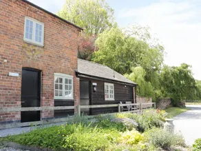 Family-oriented cottage with garden | Pets allowed - Image 2