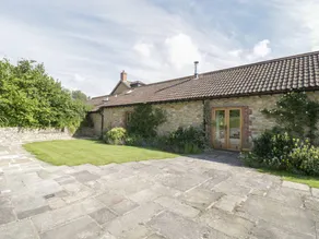 Cottage with garden - Image 2