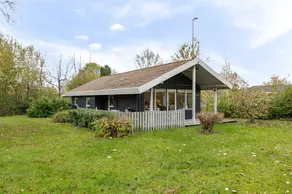 Holiday home with sauna, terrace & barbecue - Image 2