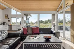 House with sauna, terrace & hot tub - Image 3