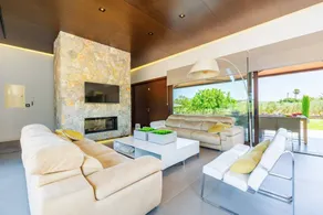 Finca avec barbecue, jardin et piscine privée | Vue montagne | Parfaite pour le travail à distance - Image 4