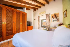 Aparthotel with garden, pool & fast internet | Garden view - Image 5
