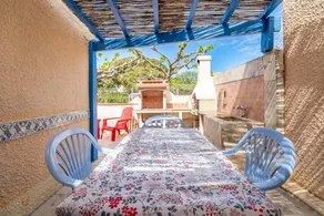 House with terrace, garden & barbeque - Image 4