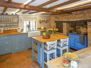 Children-friendly lovely cottage with jacuzzi, BBQ & garden | Pet-friendly - Image 4
