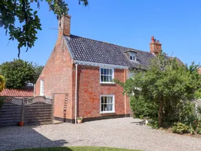 Family-friendly cottage with barbecue & garden | Dogs allowed - Image 2