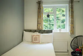 Family-friendly spacious holiday home with garden - Image 5