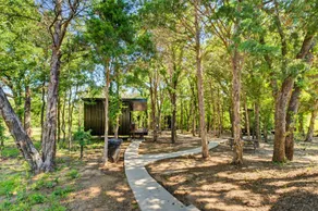 Romantic Woodland Cabin Hideaway Near the Lake in Scenic Texas Countryside - Image 4