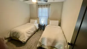 Loop, Luxury Large 3BR, 3.5 Bath, Sleeps 9, Wifi - Image 4