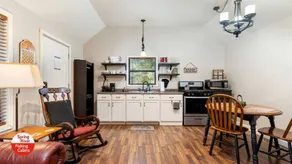 Lake Cozy Cabin Incredible for Water Sports in Miami, Oklahoma - Image 3