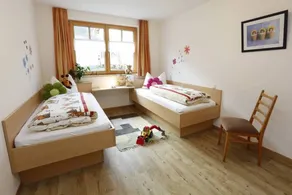 Apartment with garden & terrace - Image 2
