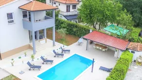 Beautiful holiday apartment with garden, terrace & BBQ - Image 2
