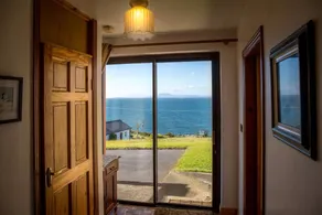 Fully equipped spacious holiday home with BBQ & garden | Beach nearby - Image 5
