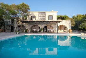 Villa avec piscine privée et jardin | Vue mer - Image 2