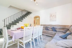 Chalet with terrace - Image 3