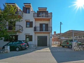 Apartamento con jardín y barbacoa - Image 2