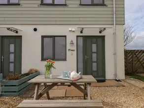 Fully equipped charming cottage with garden | Beach view | Pet-friendly - Image 2