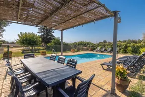 Holiday Home 'Simon' with Mountain Views, Private Pool and Wi-Fi - Image 2