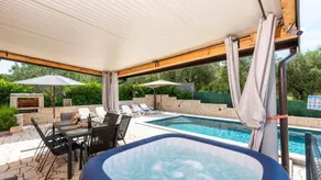 Ferienwohnung mit Terrasse, privatem Pool und Whirlpool - Image 3