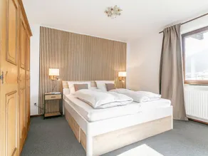 Cosy accommodations for large travel groups - Image 5