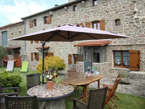 Cottage with barbeque & garden - Image 4