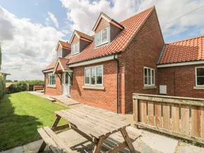 Family-friendly cottage with garden & jacuzzi - Image 4