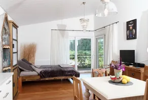 Holiday Home 'Gästehäusle' with Private Garden, Balcony and Wi-Fi - Image 2