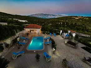 House with garden, terrace & private pool - Image 3