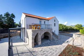 Villa with pool - Image 5