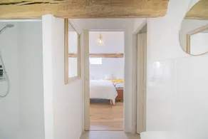 'Murella' Room with Wi-Fi and Air Conditioning - Image 5