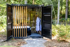Holiday home with sauna & jacuzzi - Image 2
