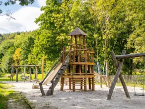 Child-friendly chalet with terrace & hot tub - Image 3