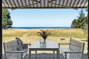 Wake to waves with sea as a neighbour - Image 3