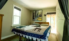 Secluded Forest Cabin with Screened Porch and Amazing Hiking Trails in Ontario - Image 4