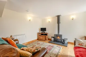 Cottage with garden - Image 3