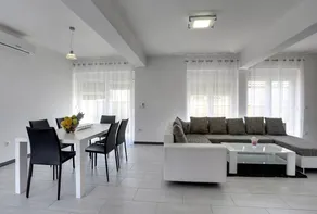Fully equipped charming house with barbecue, pool & terrace - Image 3