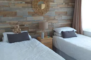 2 Bed Chalet Sleeps 4- Parking, Garden, Near Beach - Image 2