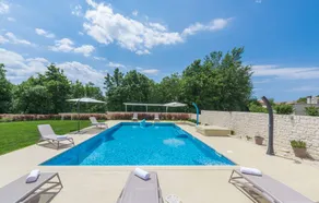 Villa with sauna, pool & jacuzzi - Image 3