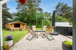 House with private pool, terrace & sauna - Image 3